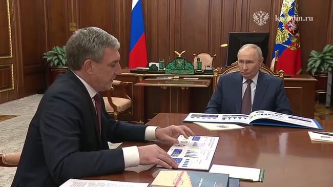 Глава Амурской области рассказал Путину об итогах работы за прошлый год
